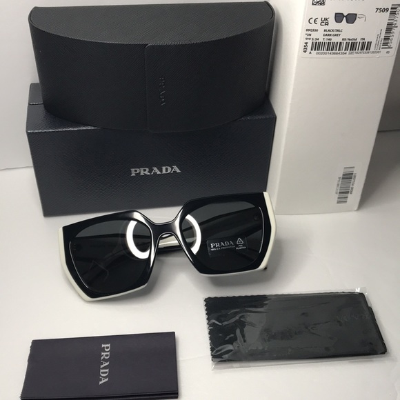 💯 - New - These PR 15WS sunglasses from Prada are a perfect example of timel… - Picture 11 of 14